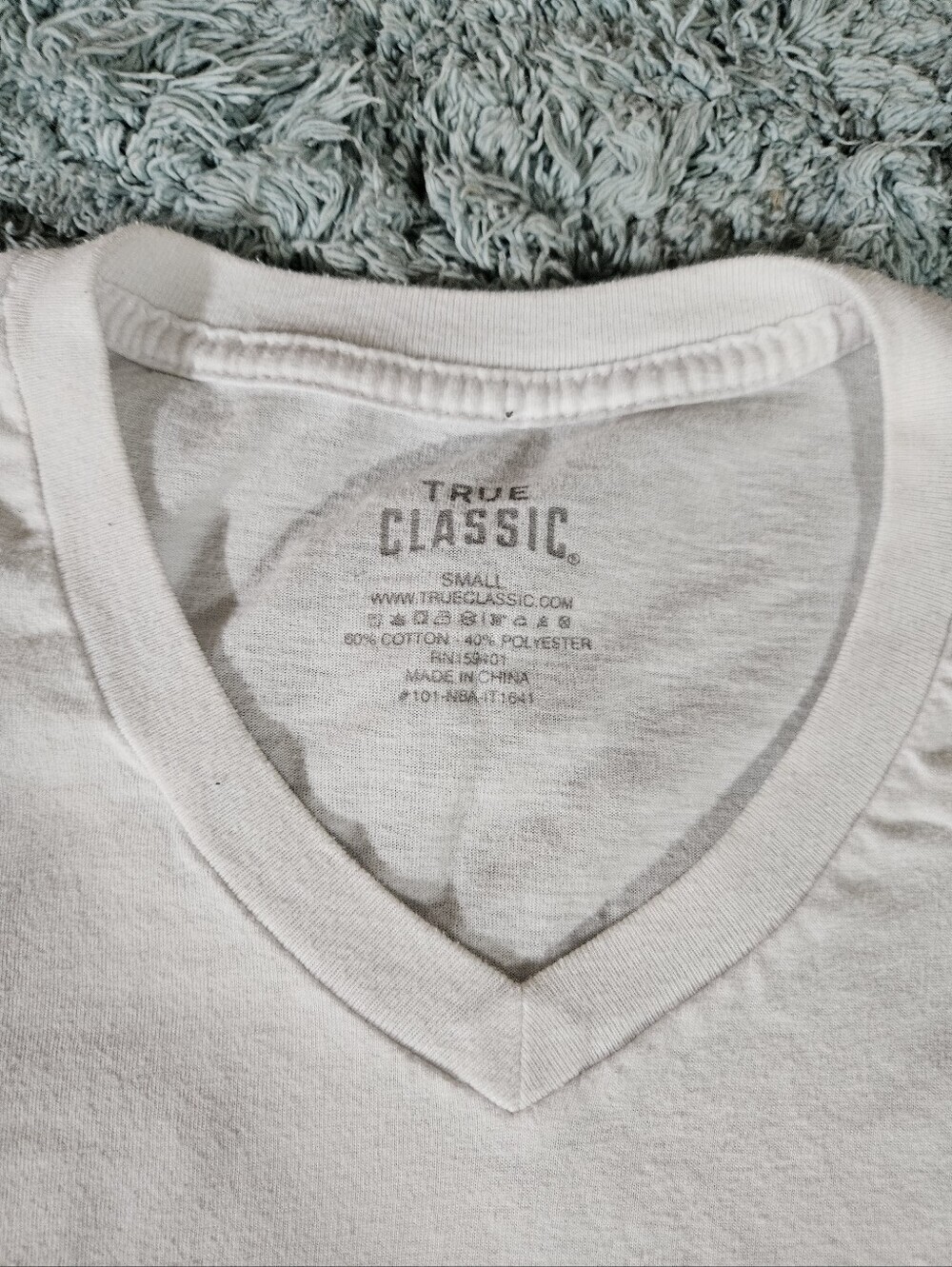 True Classic White V-Neck Tee Size Small - Picture 2 of 5